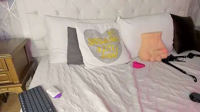 luna_forever7's cam snapshot