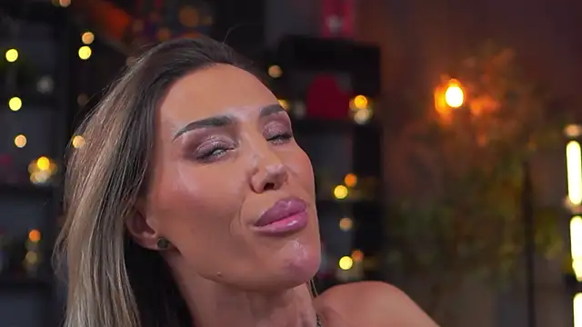 Evelyn_Evyyy live sex cam