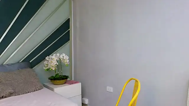 DulceeEsmeralda live sex cam