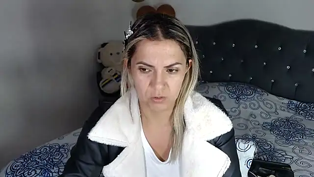 Chantal_hott's cam snapshot