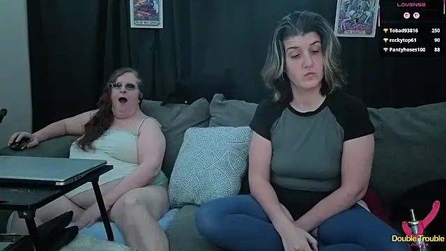 Bella_and_Marie's cam snapshot