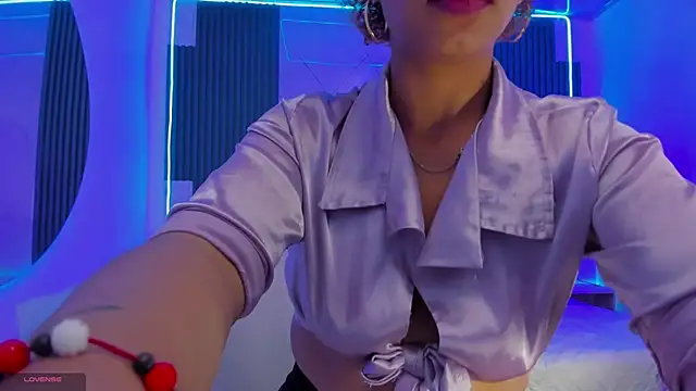 Shantall-blue's cam snapshot