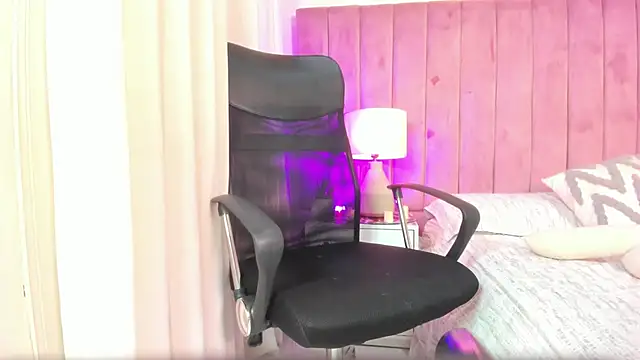 Ashley_Beaomunt's cam snapshot