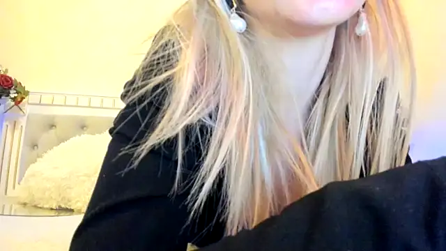 Politeeliza's cam snapshot