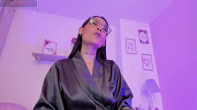 LauraRaider live sex cam