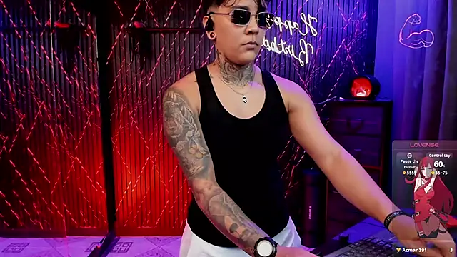 ZhoeStrong live sex cam