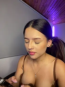 Sofia18_pinkk live sex cam