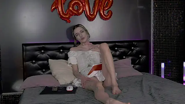 MikaRogers's cam snapshot