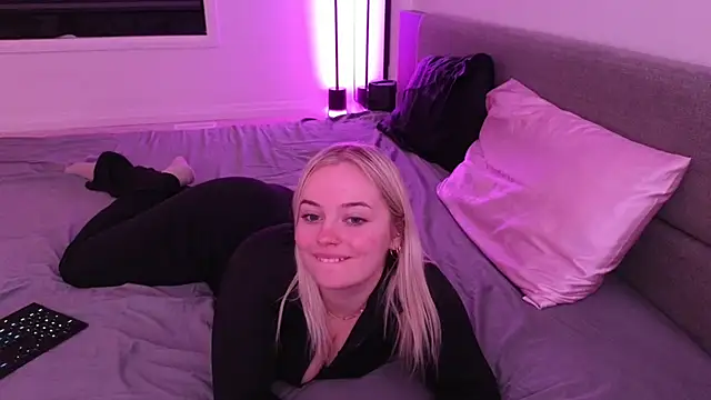 margot_robbie7's cam snapshot