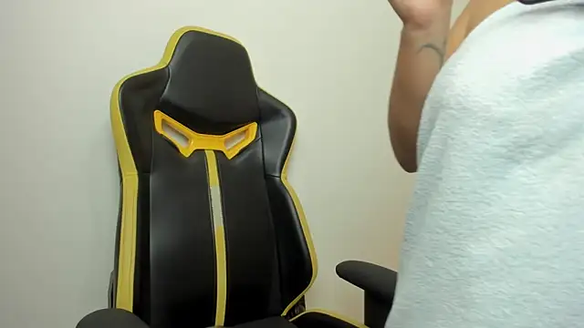 yesenia_villan live sex cam