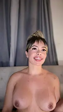 Holli_woul's cam snapshot