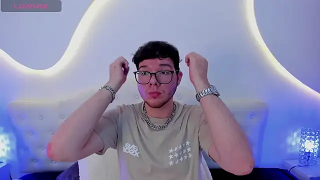 king_samuels's cam snapshot