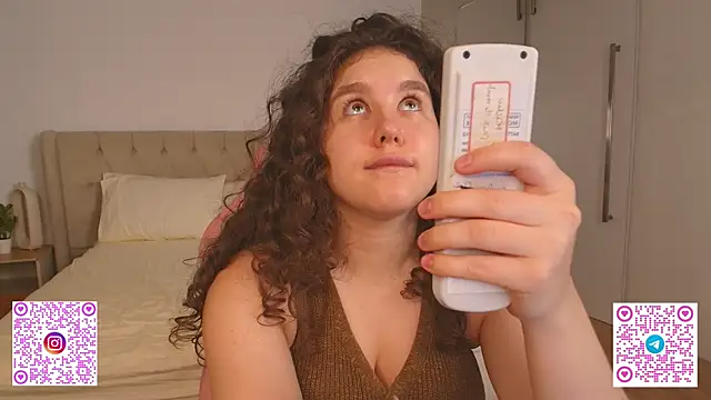 Ariella_Sol's cam snapshot