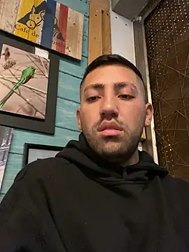 JuanZapata33 live sex cam