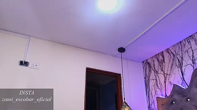 Zami_Escobar_of's cam snapshot