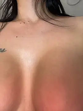 Emmily_19's cam snapshot