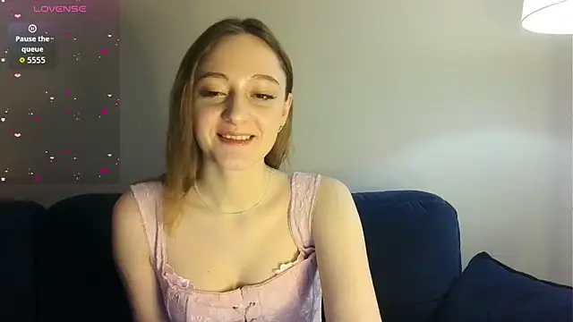 white_liillyy's cam snapshot