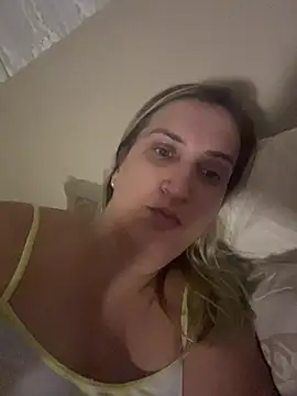 Bia_sexynovaes live sex cam