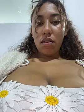 lauraltt live sex cam