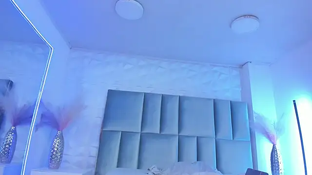 HollyPeach's cam snapshot