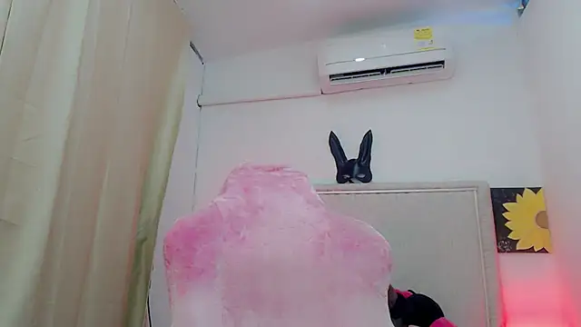 Mishell_hot_'s cam snapshot