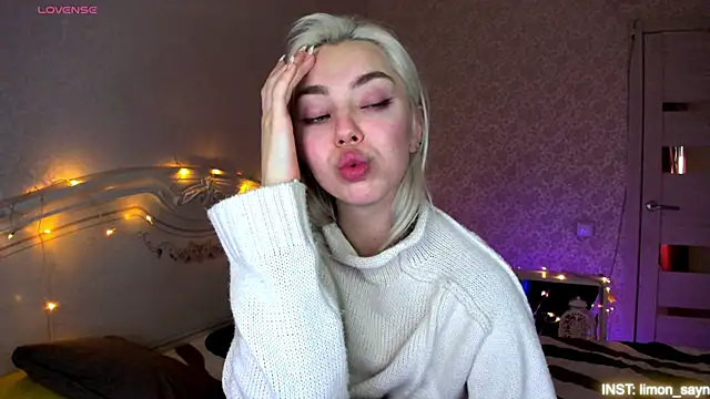 LillyMoure_ live sex cam