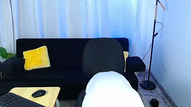 gusy_18 live sex cam