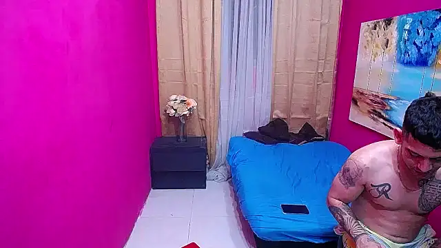 hugecocks_hot live sex cam