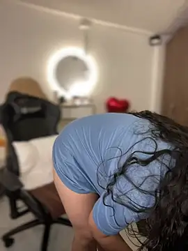 Lia_flowers live sex cam