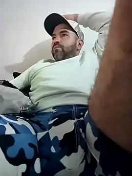 hairyandbigmann live sex cam