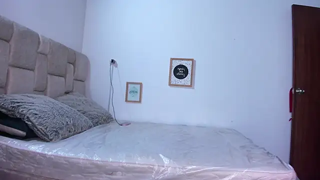 Latin_Pleasures live sex cam