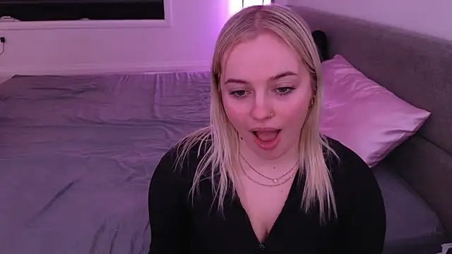 margot_robbie7's cam snapshot