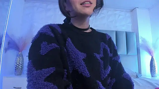 HollyPeach live sex cam