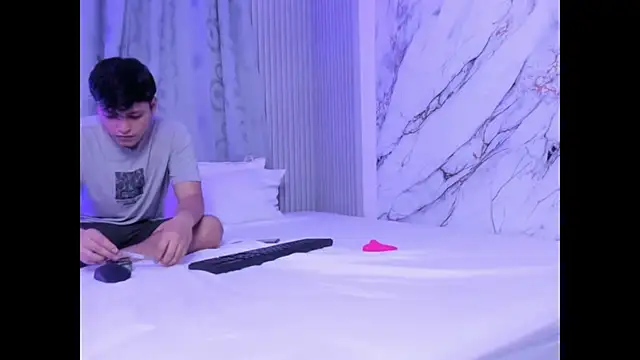 RaiderandRoxie1's cam snapshot