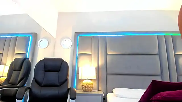 GabyMoreau's cam snapshot