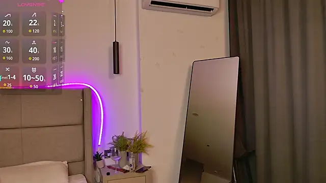 Luna_Starlight live sex cam