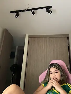 lunablossom_ live sex cam