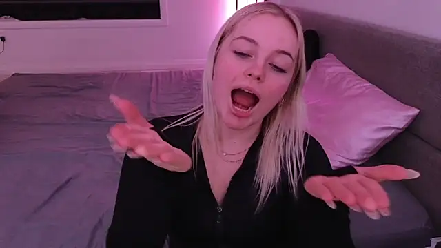 margot_robbie7's cam snapshot