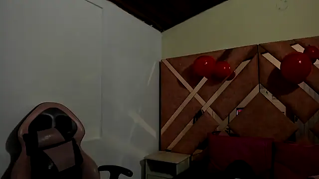 Amy_Kobold3's cam snapshot