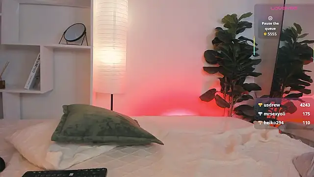 RowenMoon's cam snapshot