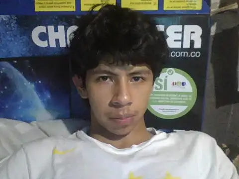 Carlos_Albert02's cam snapshot