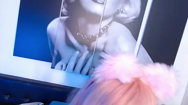 NicoletBlossom live sex cam