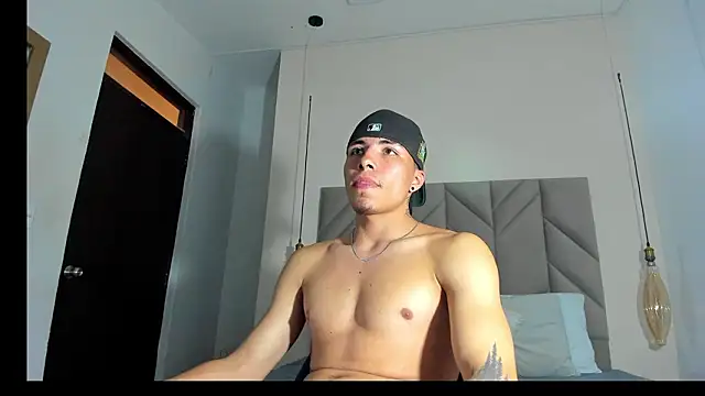 LoganGreys live sex cam