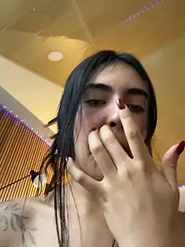 DaphneUwu live sex cam
