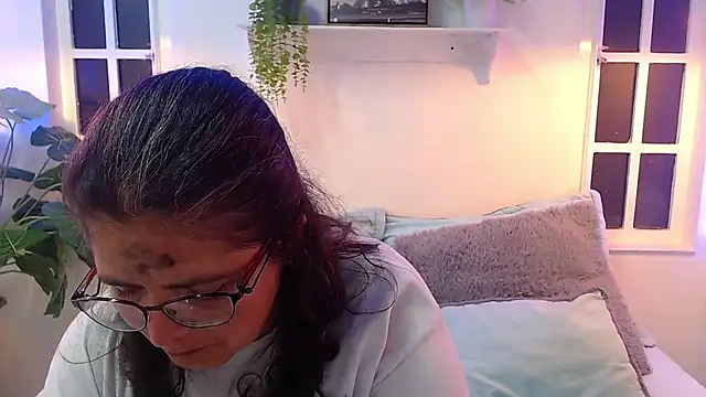 Linda_banks_'s cam snapshot