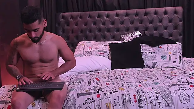 mike_friends live sex cam