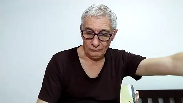 BIGUNCUTHARDCOCK live sex cam