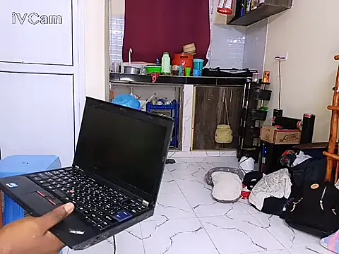 Horny_wifey254 live sex cam