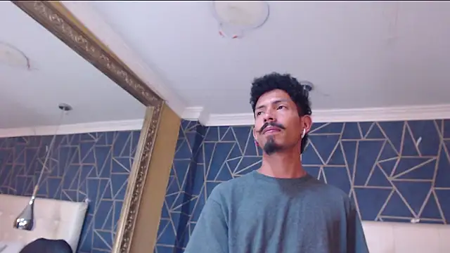 NoaahTylor live sex cam