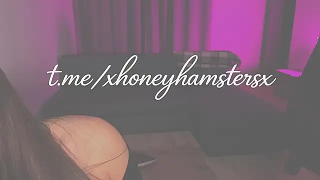 xHONEYHAMSTERSx's cam snapshot